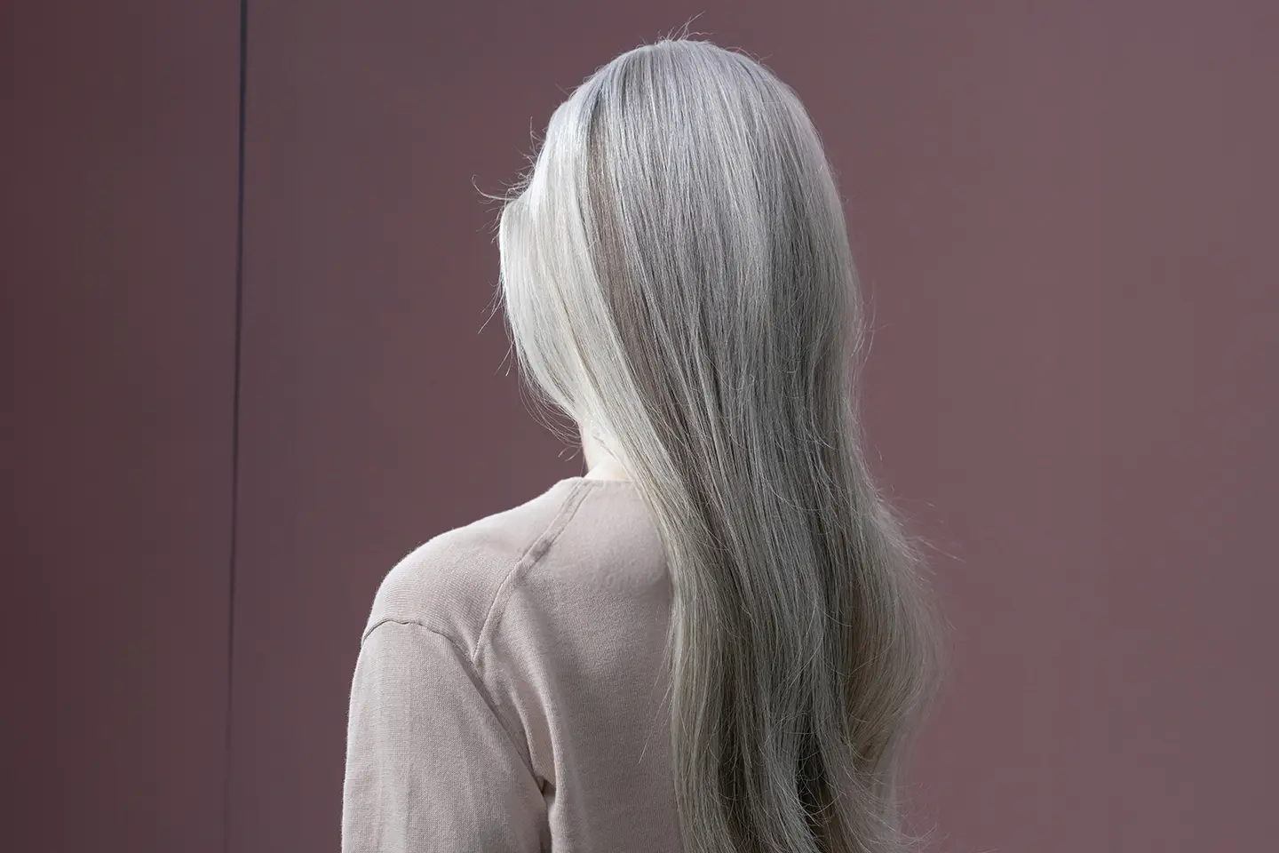 White Hair Causes: What Causes Gray Hair at an Early Age?