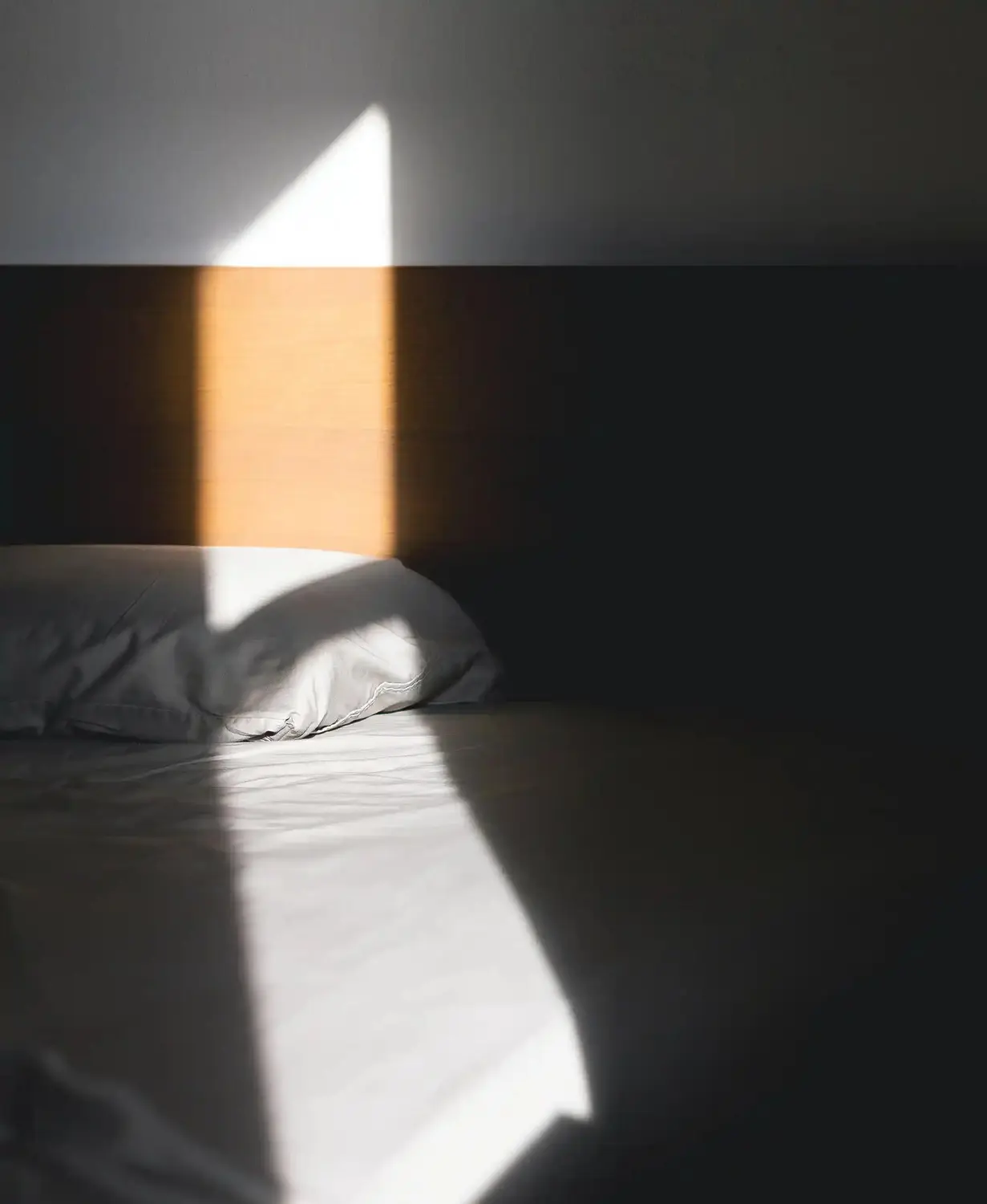 Why Do I Keep Waking Up In The Middle of The Night? 15 Reasons For Insomnia & Poor Sleep